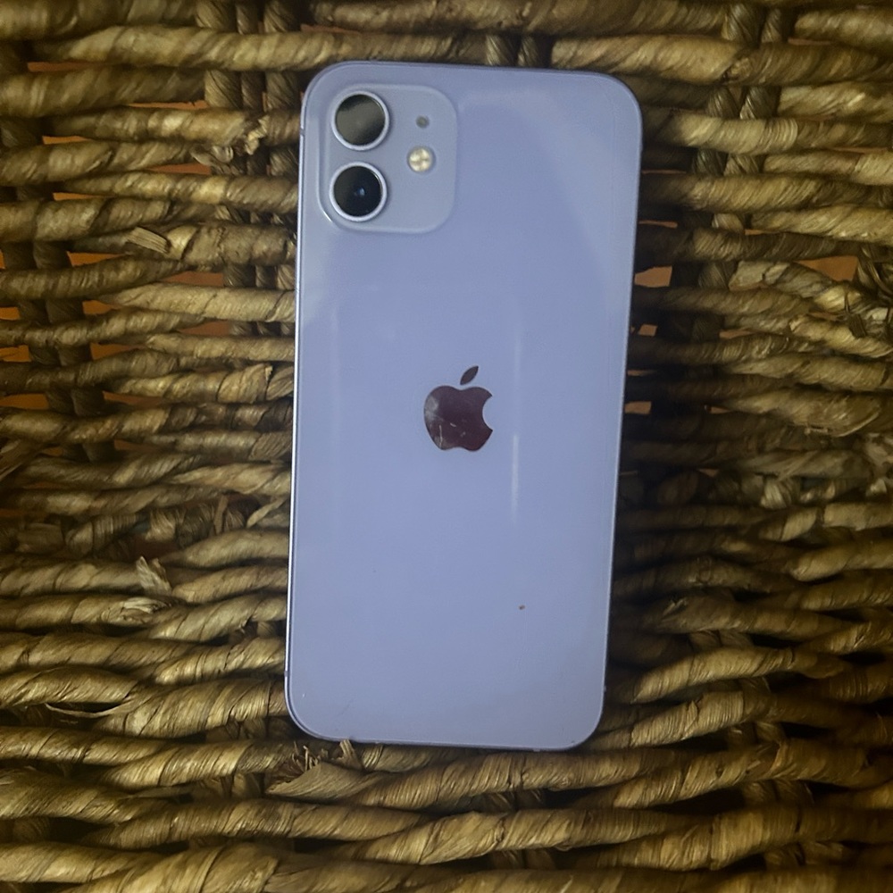 iPhone 12 64 GB. Used Perfect condition. No scrapes. UNLOCKED